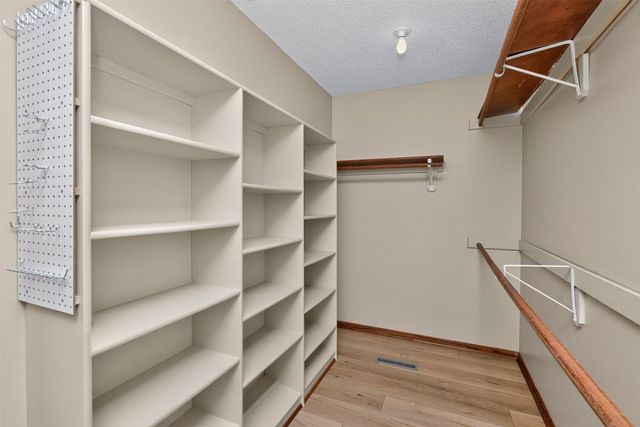 5849 Brentwood Circle, Johnston, IA 50131