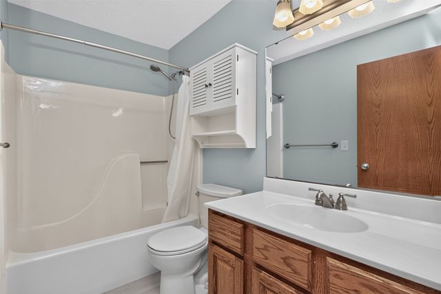 5849 Brentwood Circle, Johnston, IA 50131