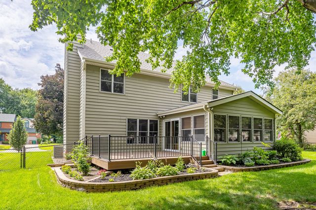 5849 Brentwood Circle, Johnston, IA 50131