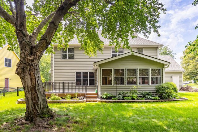 5849 Brentwood Circle, Johnston, IA 50131