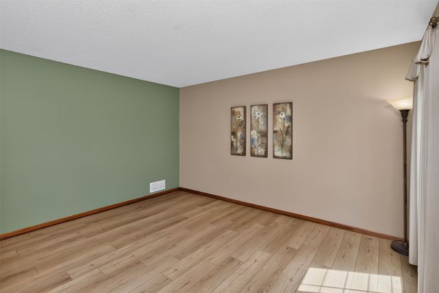 5849 Brentwood Circle, Johnston, IA 50131