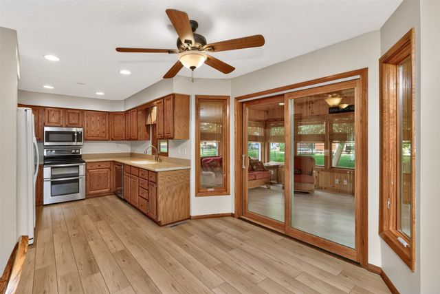 5849 Brentwood Circle, Johnston, IA 50131