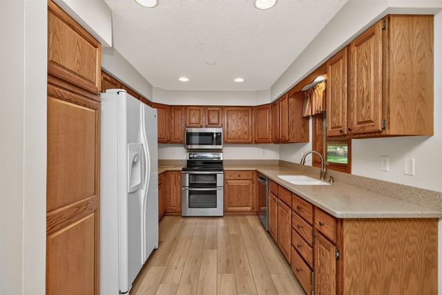 5849 Brentwood Circle, Johnston, IA 50131