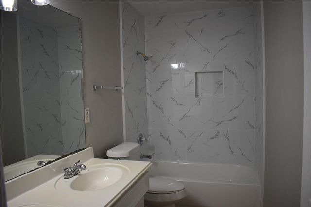 4214 Creek Ridge Lane, Missouri City, TX 77459