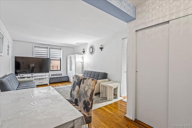 50-21 39th Place 4H, Sunnyside, NY 11104