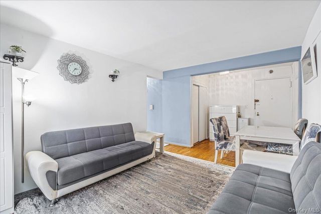 50-21 39th Place 4H, Sunnyside, NY 11104