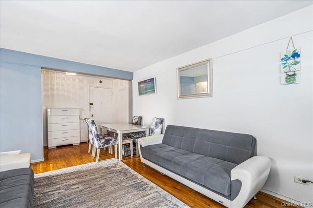 50-21 39th Place 4H, Sunnyside, NY 11104