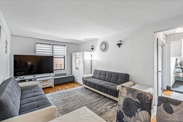 50-21 39th Place 4H, Sunnyside, NY 11104