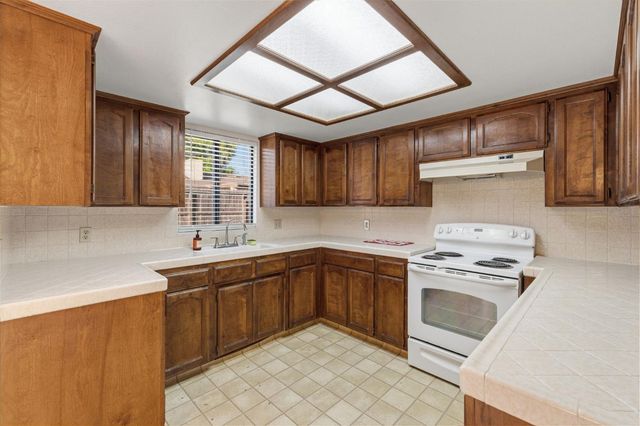 1345 Robinson Avenue, Clovis, CA 93612