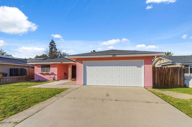 1345 Robinson Avenue, Clovis, CA 93612