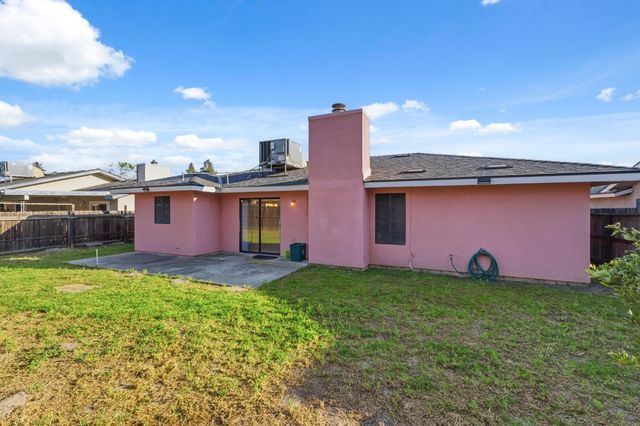 1345 Robinson Avenue, Clovis, CA 93612