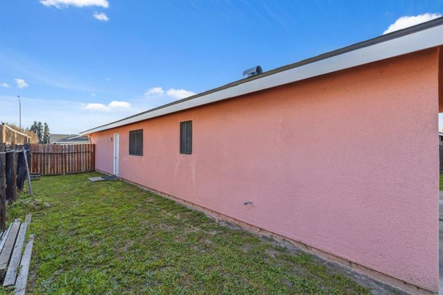 1345 Robinson Avenue, Clovis, CA 93612