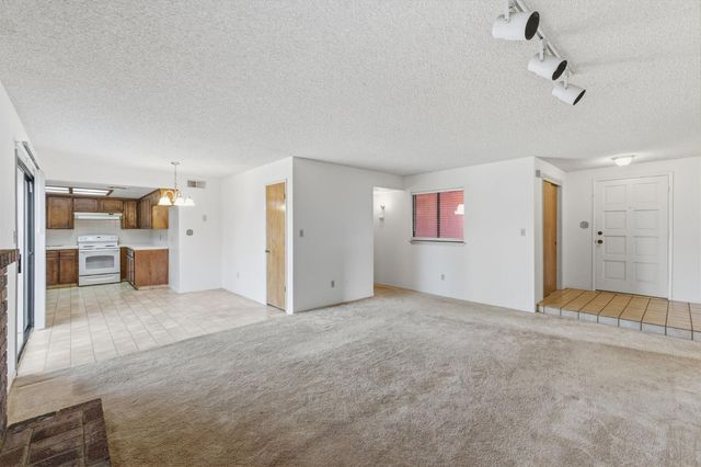 1345 Robinson Avenue, Clovis, CA 93612