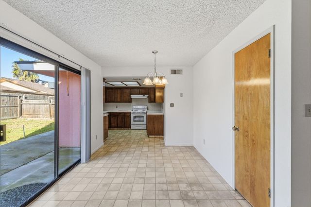 1345 Robinson Avenue, Clovis, CA 93612