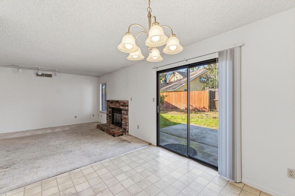 Image 10 of property listing at 1345 Robinson Avenue, Clovis, CA 93612