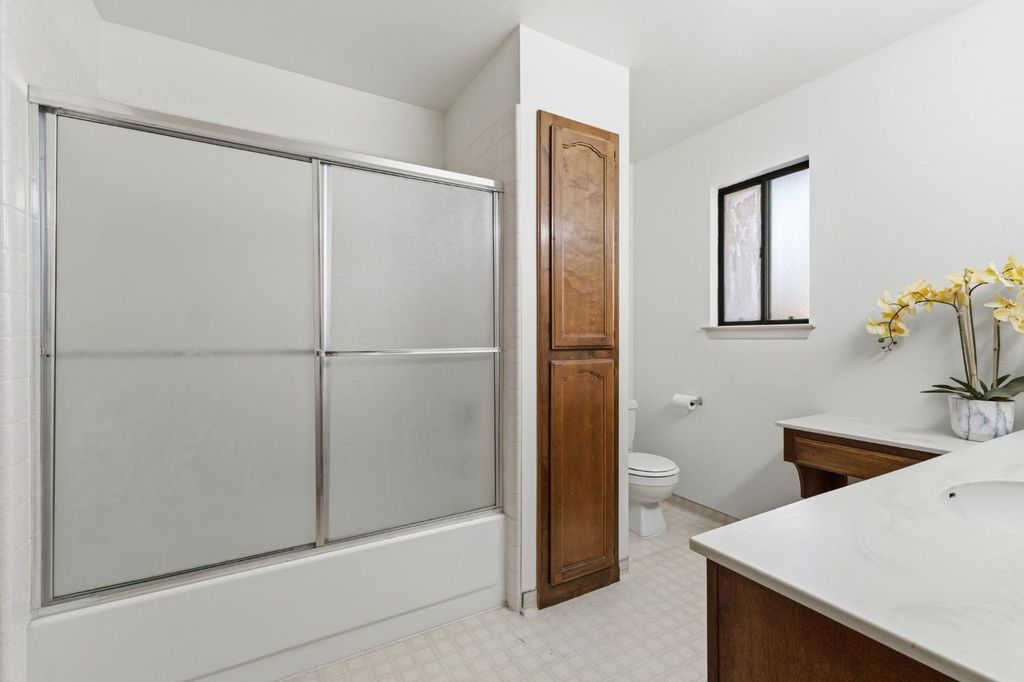 Image 15 of property listing at 1345 Robinson Avenue, Clovis, CA 93612