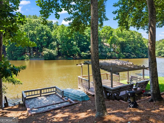 4309 Highland View NE, Roswell, GA 30075
