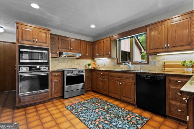 4309 Highland View NE, Roswell, GA 30075