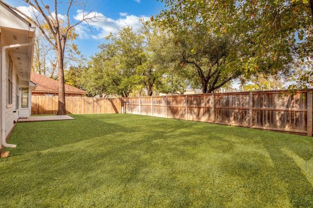 2414 Mills Creek Drive, Kingwood, TX 77339