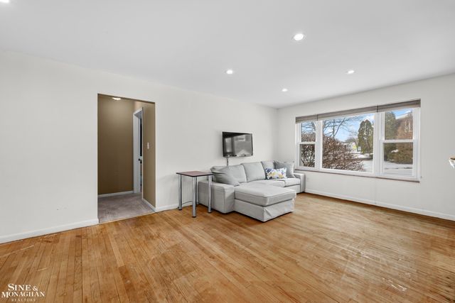 17590 Mack Avenue 8, Grosse Pointe, MI 48230