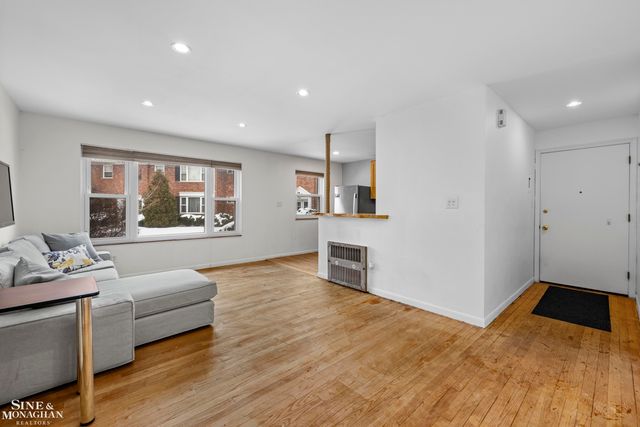 17590 Mack Avenue 8, Grosse Pointe, MI 48230