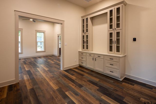 301 E Henderson, Overton, TX 75684