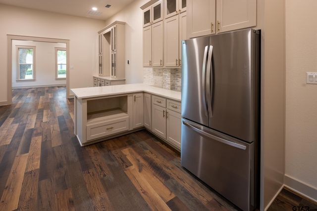 301 E Henderson, Overton, TX 75684