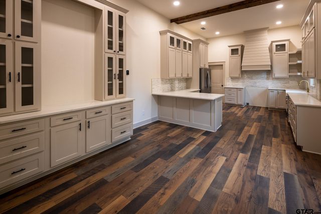 301 E Henderson, Overton, TX 75684