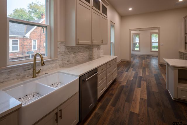 301 E Henderson, Overton, TX 75684