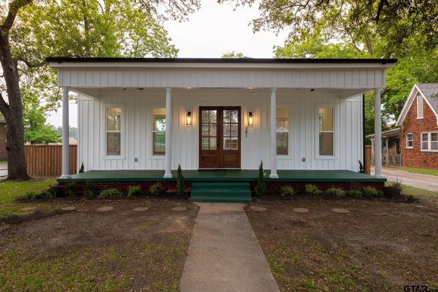 301 E Henderson, Overton, TX 75684
