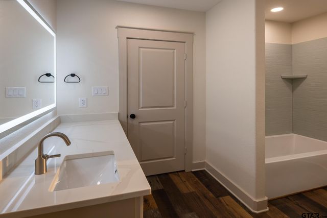 301 E Henderson, Overton, TX 75684