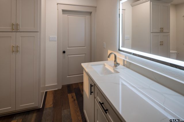 301 E Henderson, Overton, TX 75684