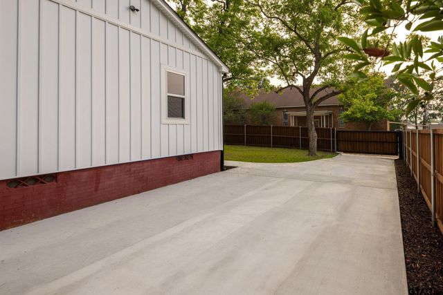 301 E Henderson, Overton, TX 75684