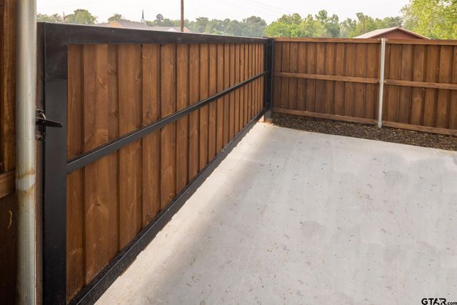 301 E Henderson, Overton, TX 75684