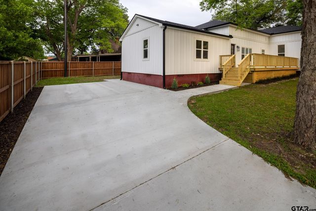 301 E Henderson, Overton, TX 75684