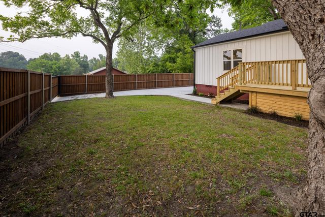 301 E Henderson, Overton, TX 75684