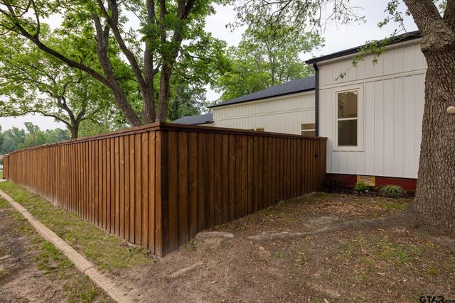 301 E Henderson, Overton, TX 75684