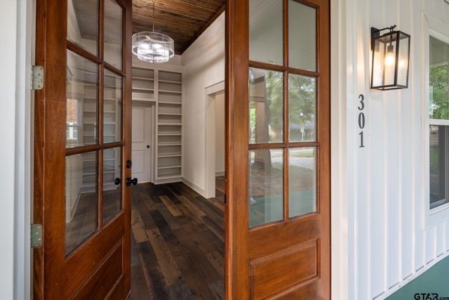 301 E Henderson, Overton, TX 75684