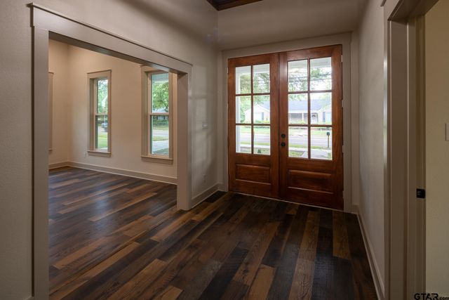 301 E Henderson, Overton, TX 75684
