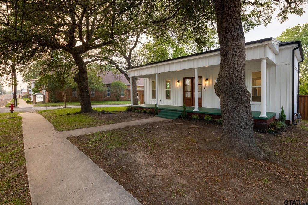 301 E Henderson, Overton, TX 75684