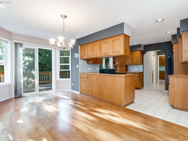 551 HAUSSLER Rd, Kelso, WA 98626