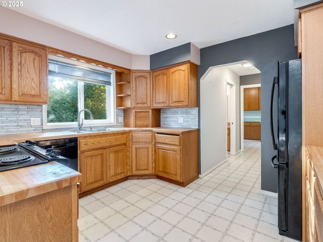 551 HAUSSLER Rd, Kelso, WA 98626