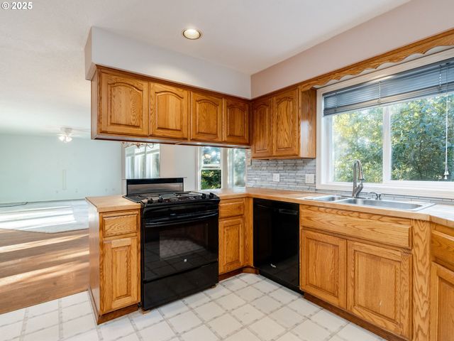 551 HAUSSLER Rd, Kelso, WA 98626