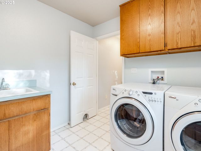 551 HAUSSLER Rd, Kelso, WA 98626