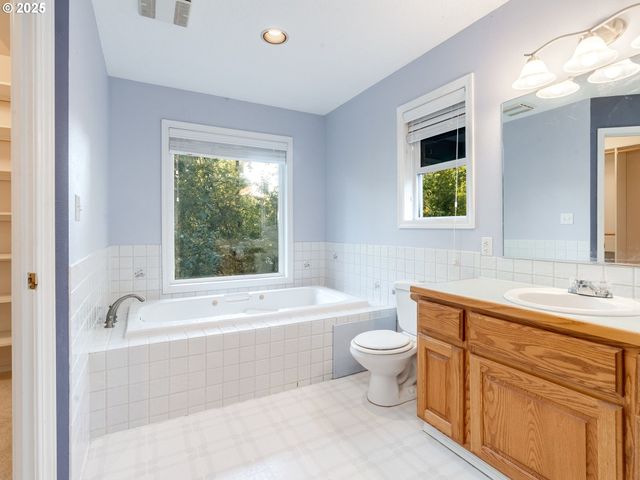 551 HAUSSLER Rd, Kelso, WA 98626