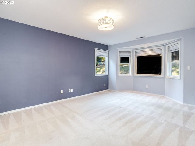 551 HAUSSLER Rd, Kelso, WA 98626