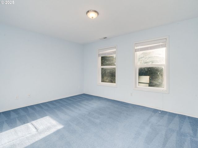 551 HAUSSLER Rd, Kelso, WA 98626