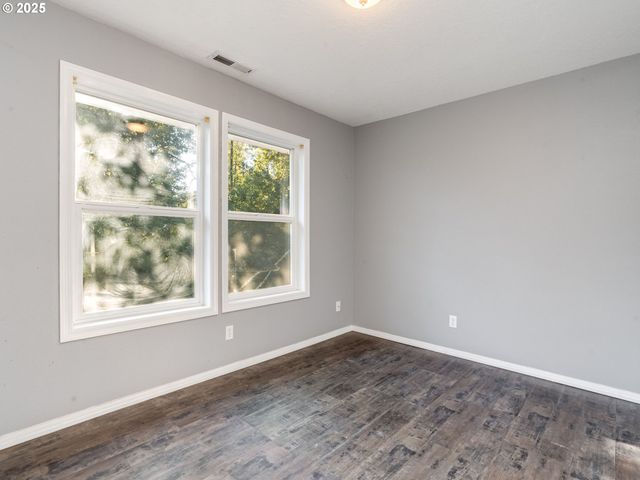 551 HAUSSLER Rd, Kelso, WA 98626