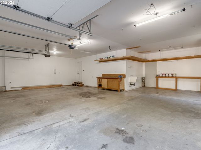 551 HAUSSLER Rd, Kelso, WA 98626