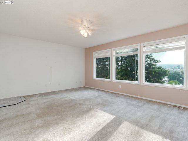 551 HAUSSLER Rd, Kelso, WA 98626